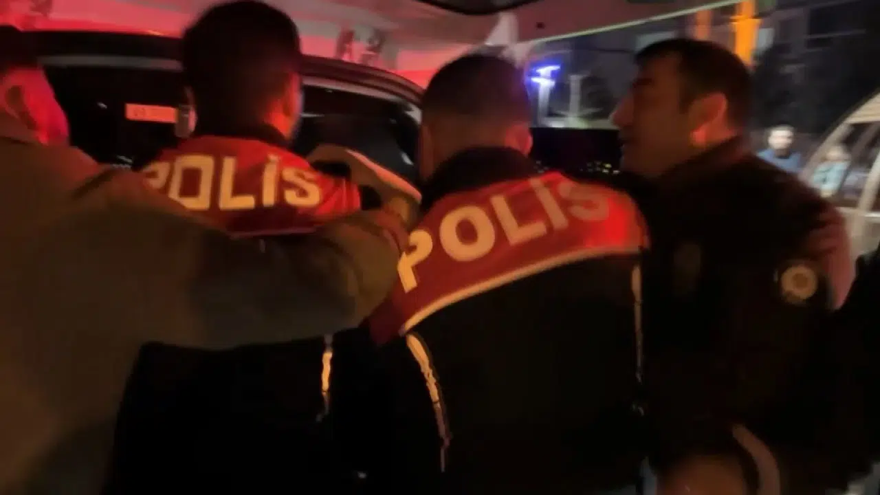 Evimi bastı  kavgası: Polisin yanında böyle öfke görülmedi