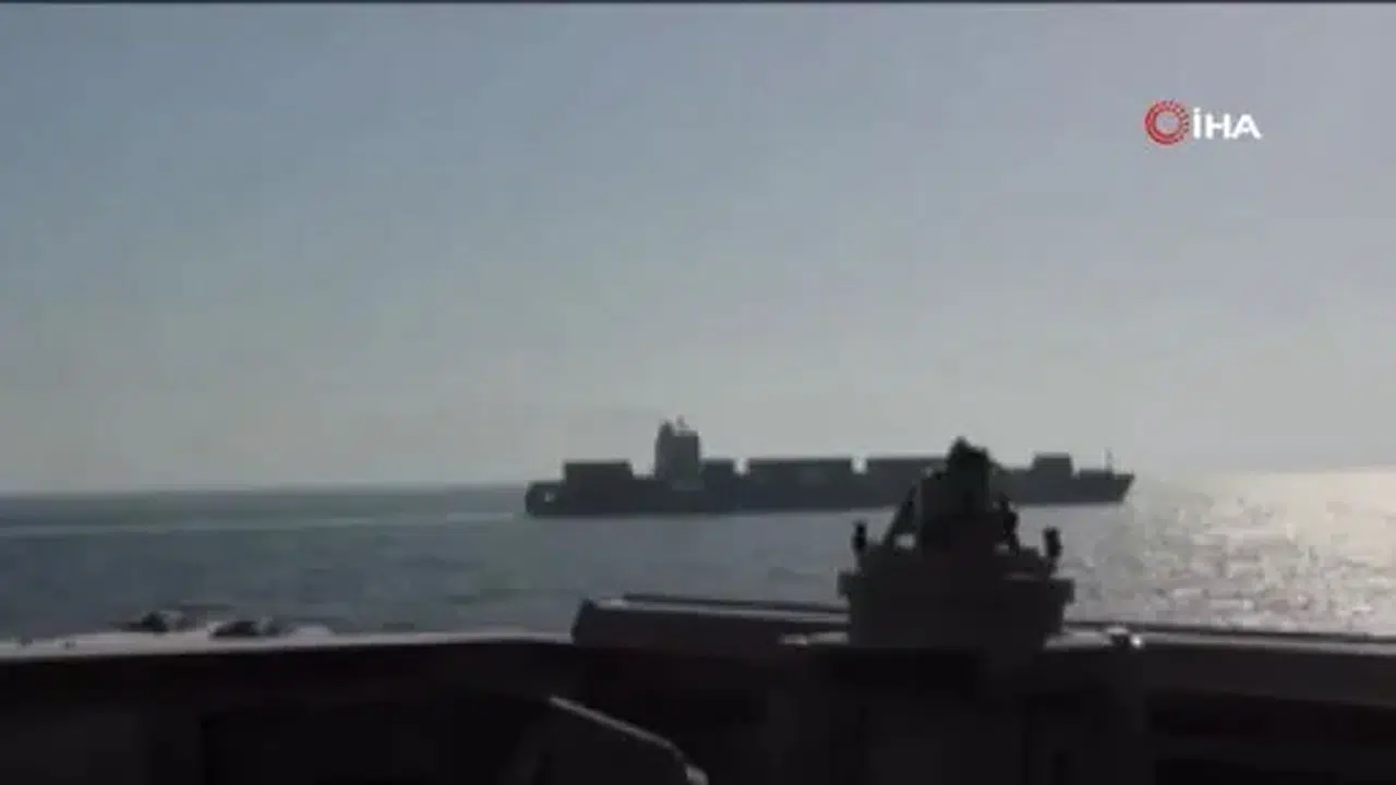 ABD ordusu görüntü yayınladı: İran bandıralı kargo gemisini böyle vuruldu