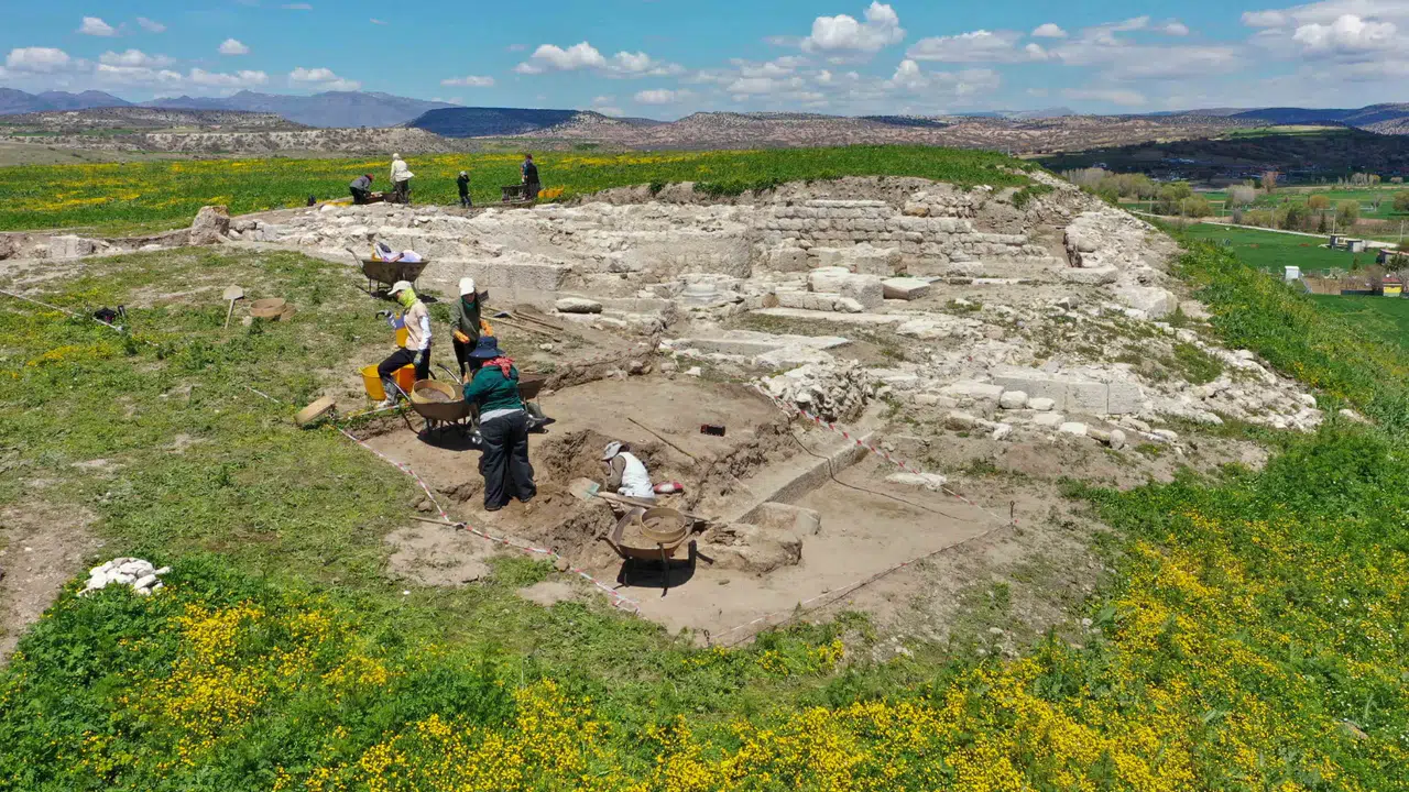Aziz Pavlus’un Konya'daki durağı Lystra’da 2026 kazı sezonu başladı