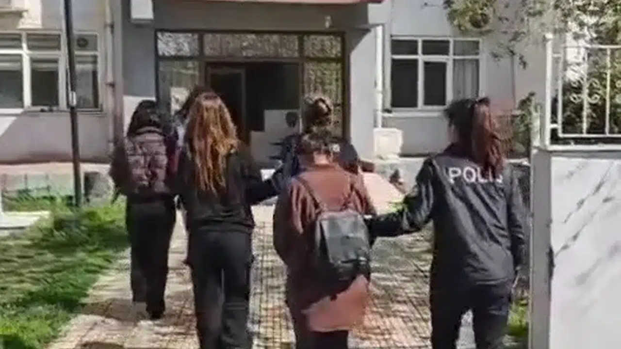 Seyyah hırsızlar: 3 kadın yakayı ele verdi