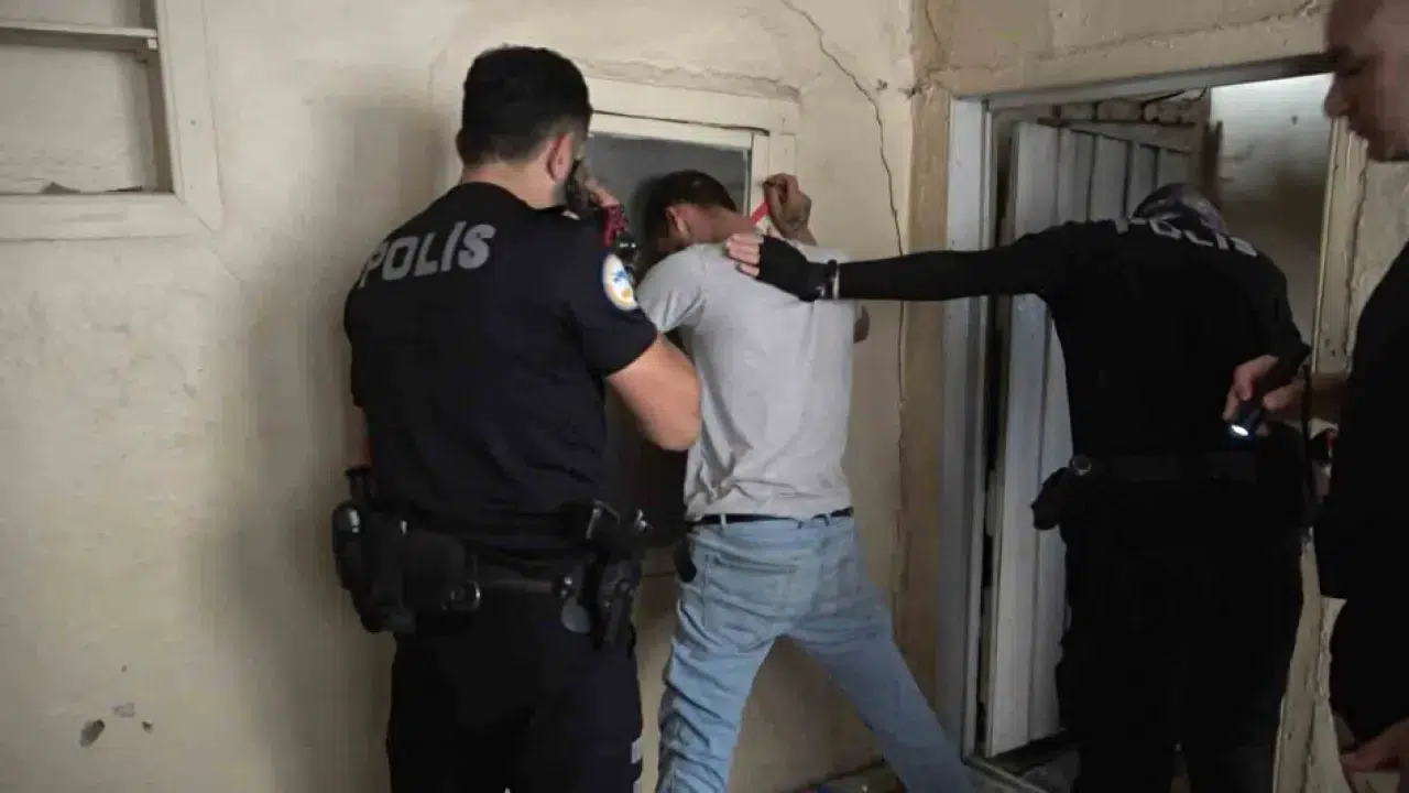 Okul saldırısı planlayan şüphelilere ev hapsi