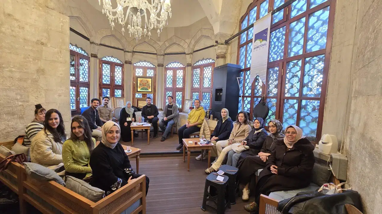 Bir hikâyeden yola çıktılar: Üsküdar Rabia Gülnûş Emetullah sebilinde tiyatro taze soluk