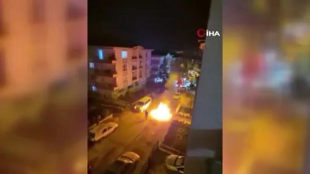 Boşanma aşamasındaki adam çıldırdı: Havaya ateş açıp aracını yaktı