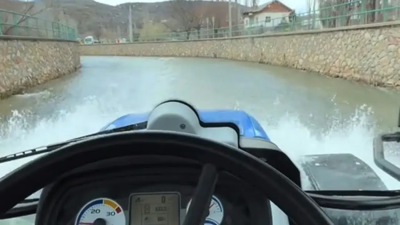 Konya'da Bozkır'ın Gemisi sulara meydan okudu