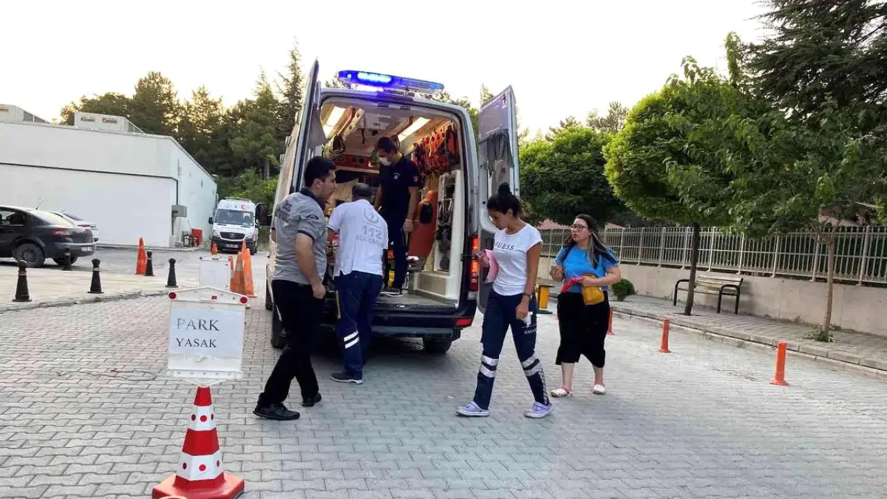 Konya'da otomobilin çarptığı 8 yaşındaki çocuk hastanelik oldu
