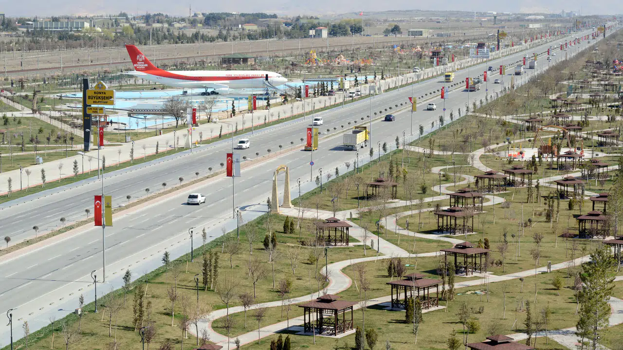 Konyalı sürücüler 42. kilometreye dikkat: Yollar tek şeride düştü