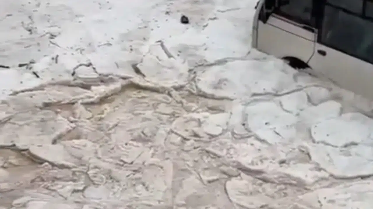 Dolu, sağanak ve hortum: Kentteki hayat adeta felç oldu