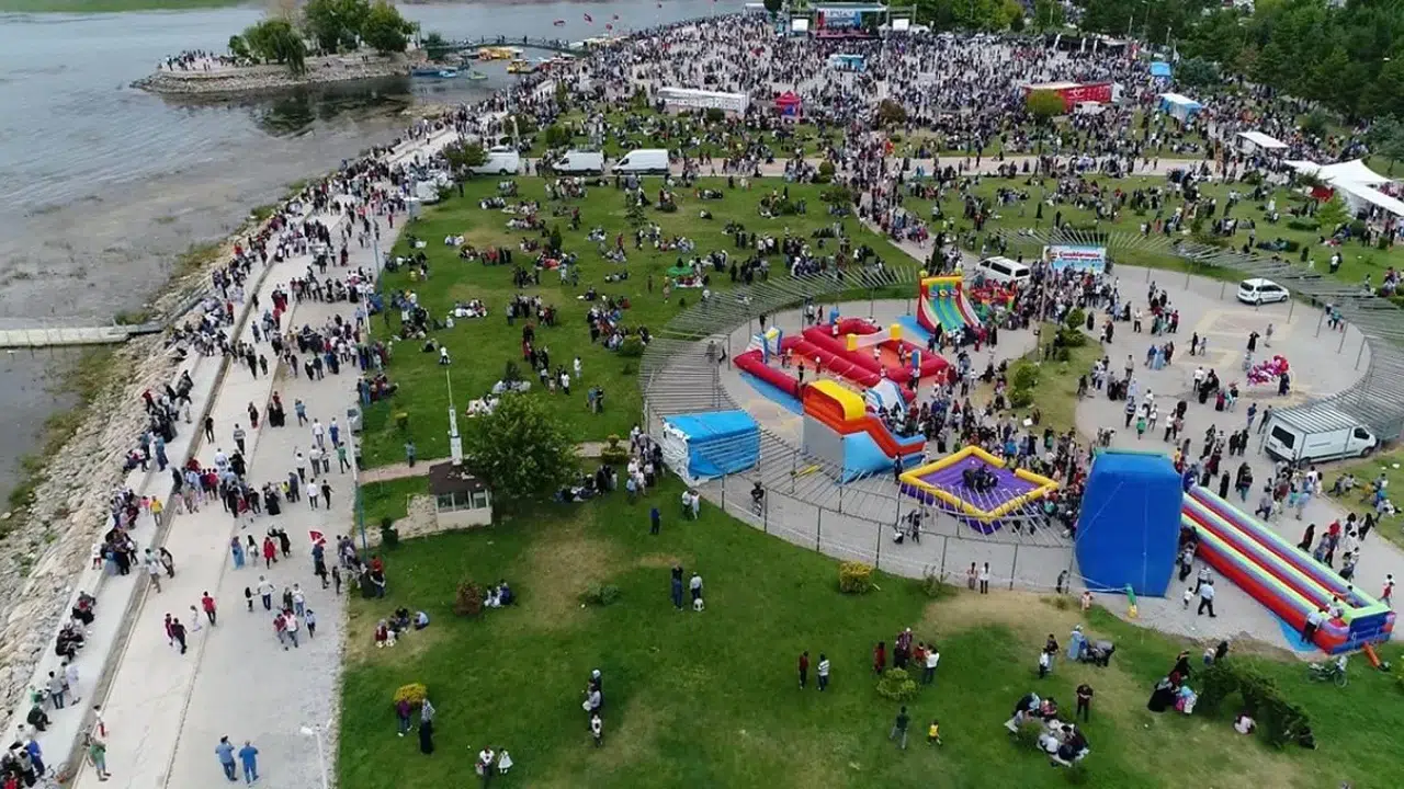 Konya'da göl kenarında festival başladı: İçerisinde lezzet var