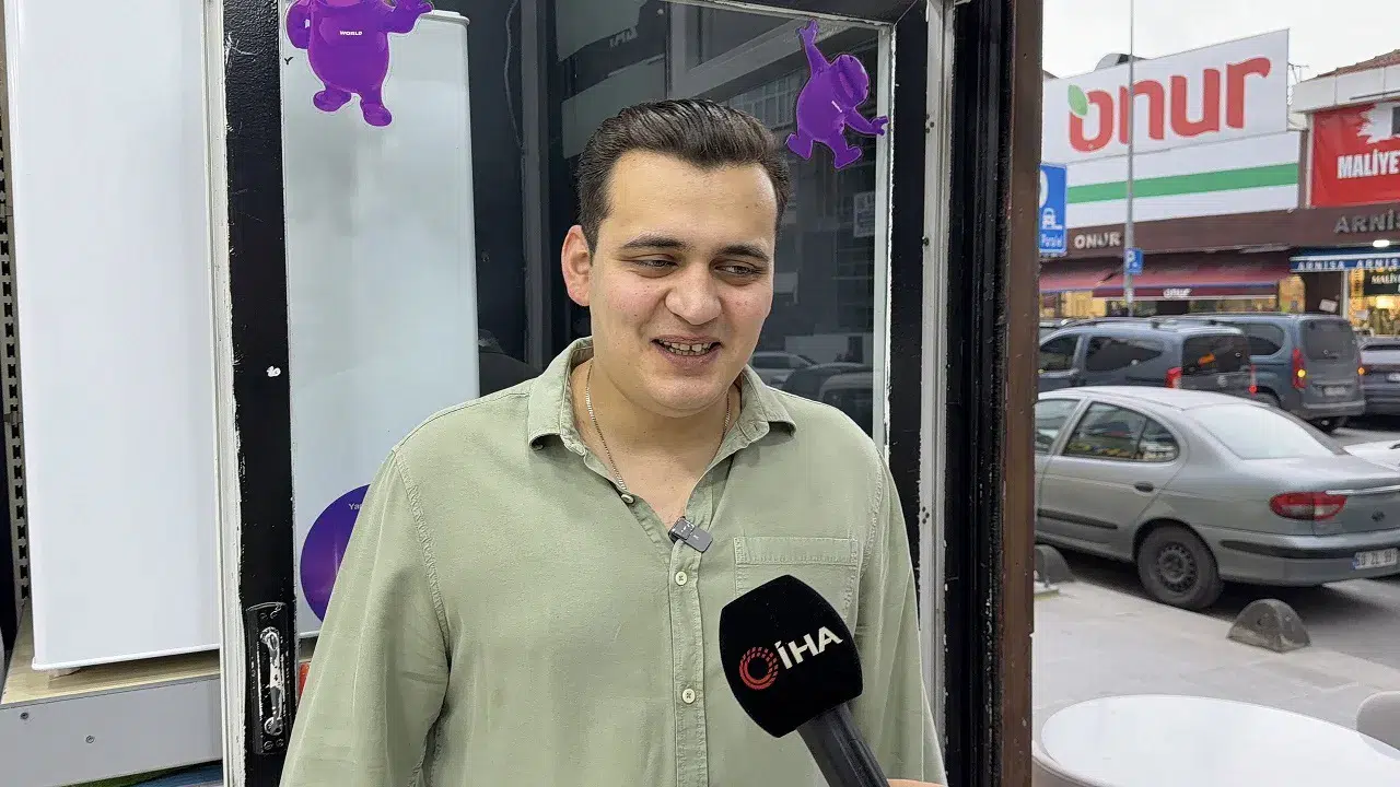 Kadın sandalyeleri böyle çaldı:  Abla bari gel, kalan iki tanesini de al