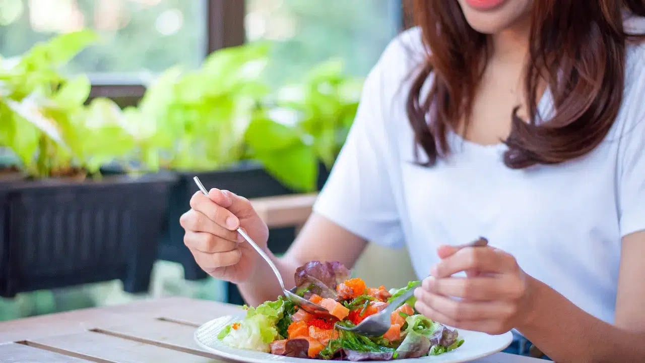 Parfüm etkisi var: Vücut kokumuzu değiştiren yiyecekler