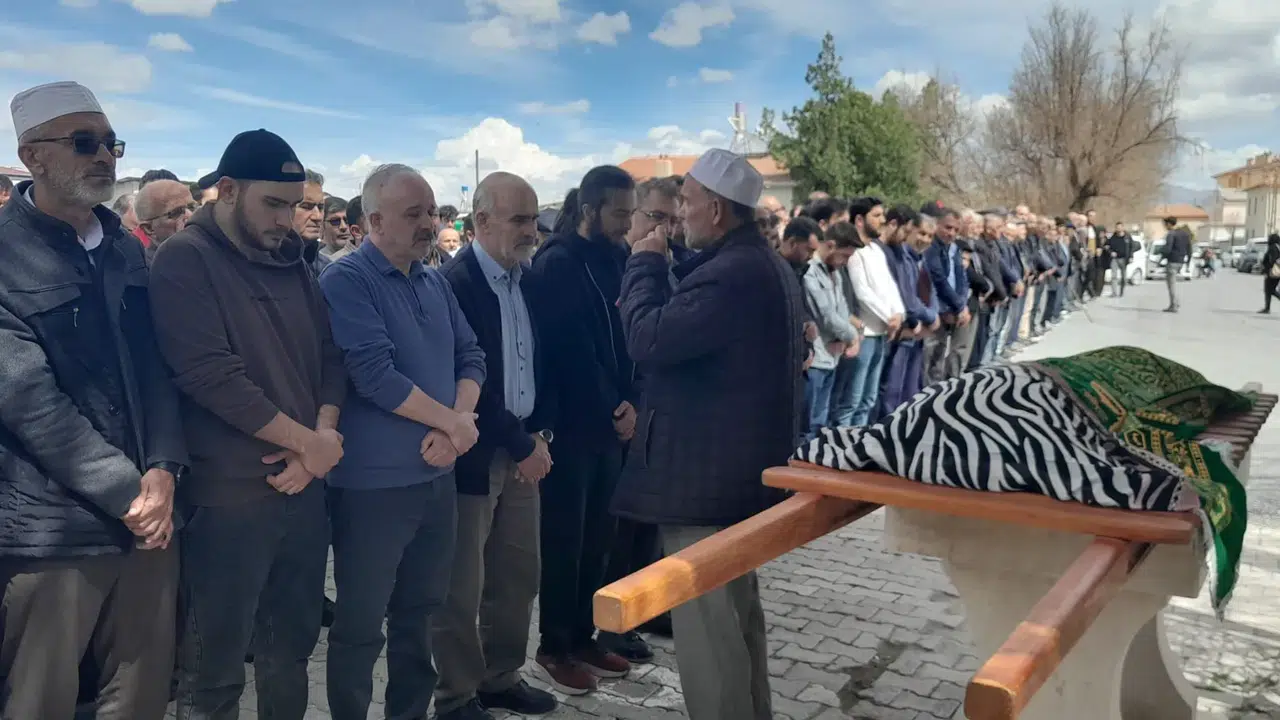 Konya'da kazada hayatını kaybeden çocuğa acı veda