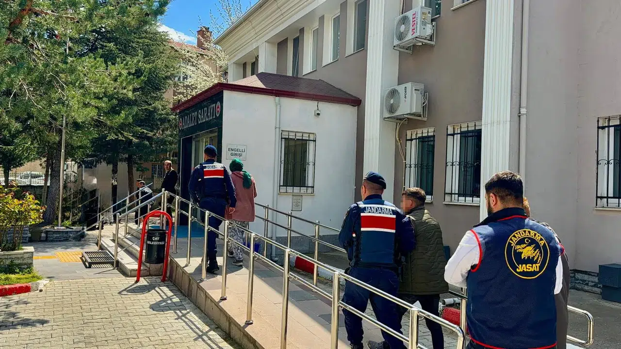 Genç kadının cinayeti aydınlatıldı: İntihar süsü vermişler