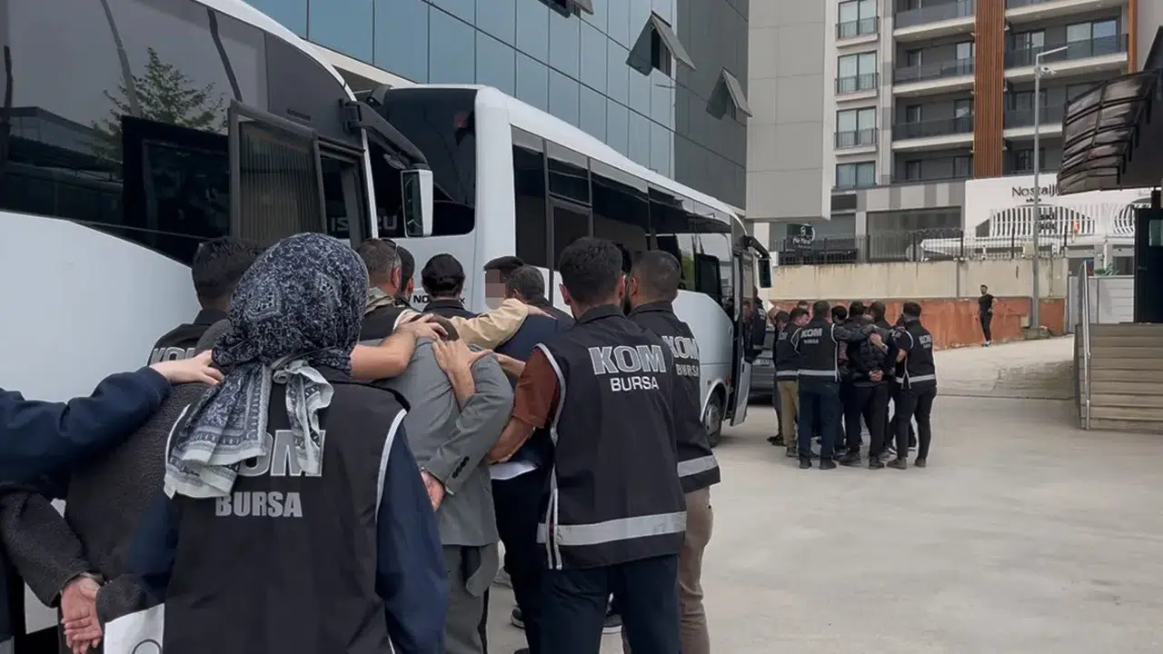 Çiftçileri kumara sürükleyen çete çökertildi: 14 kişi yakalandı