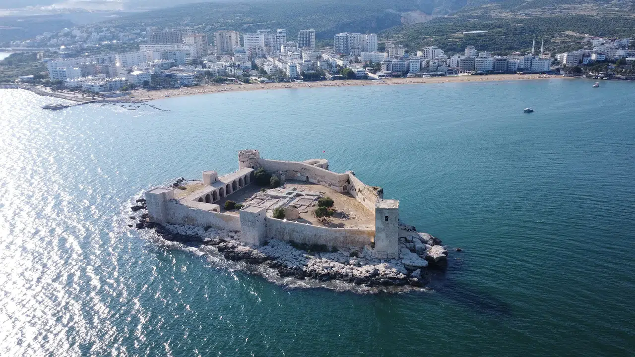 Turizm sezonu resmen başladı: Güneşi gören denize girdi