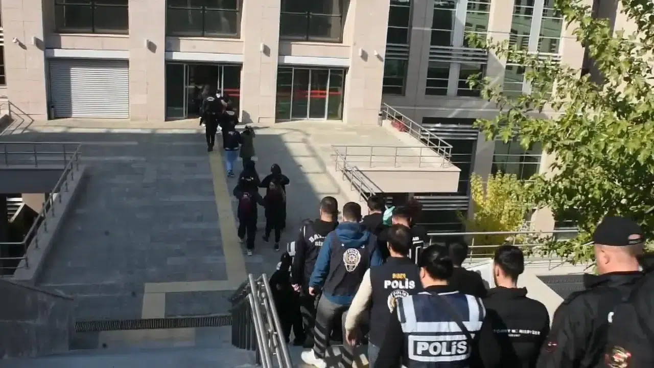 Sanal kurama darbe: 8 ilde milyarlarca liralık dev operasyon