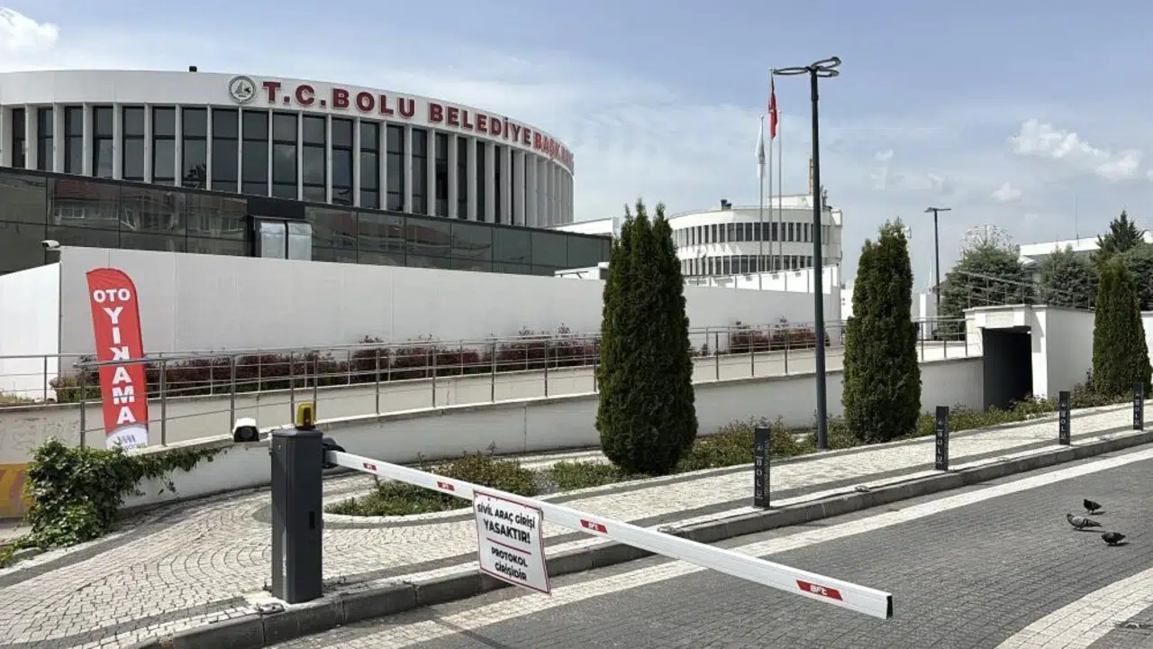 Bolu Belediyesi'nde Jandarma operasyonu: Arama başlatıldı