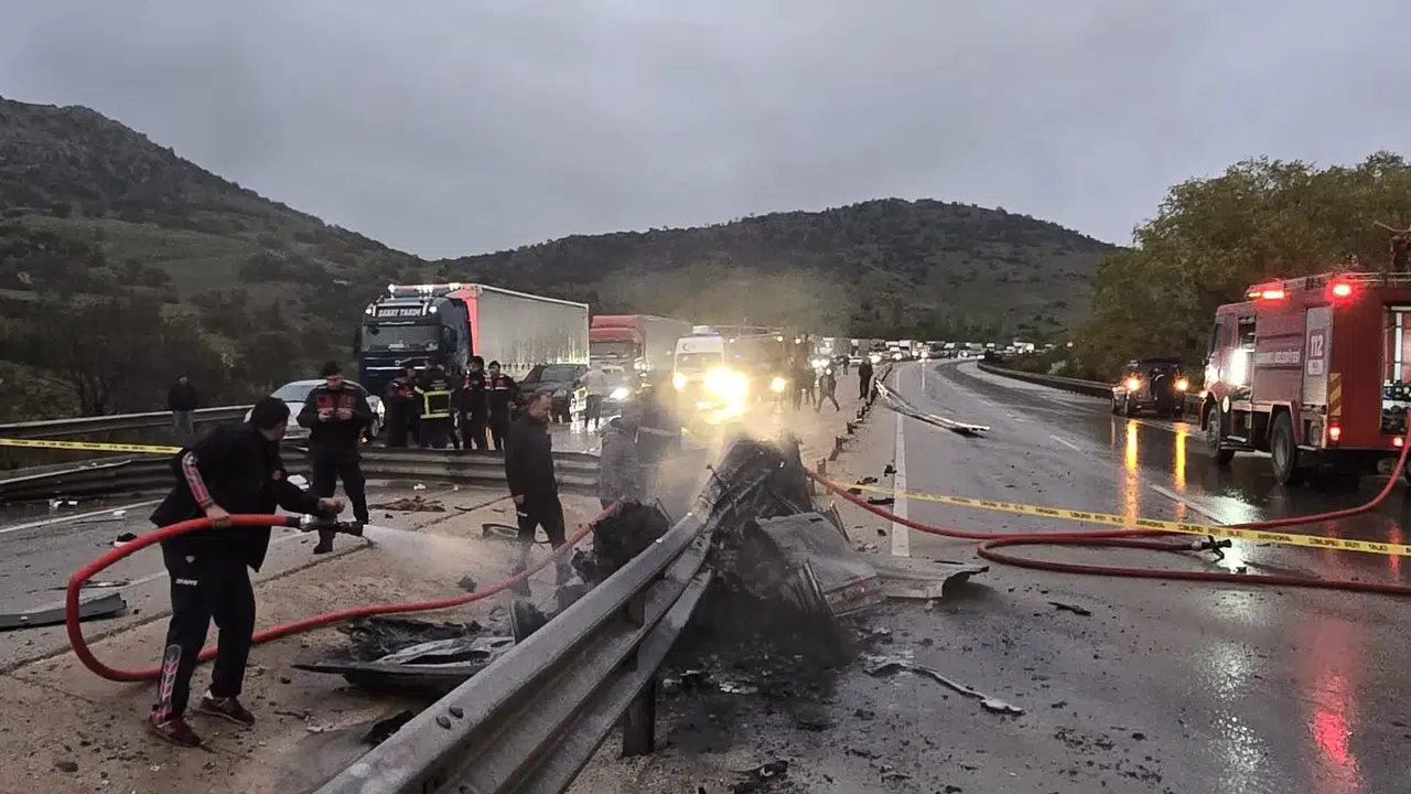 Sandıklı'da acı kaza: Otomobilin içerisinde yanarak can verdi