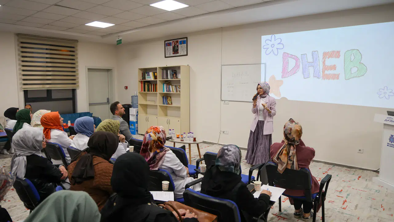 Selçuklu’da aileler eğitim semineri ile bilinçlendiriliyor