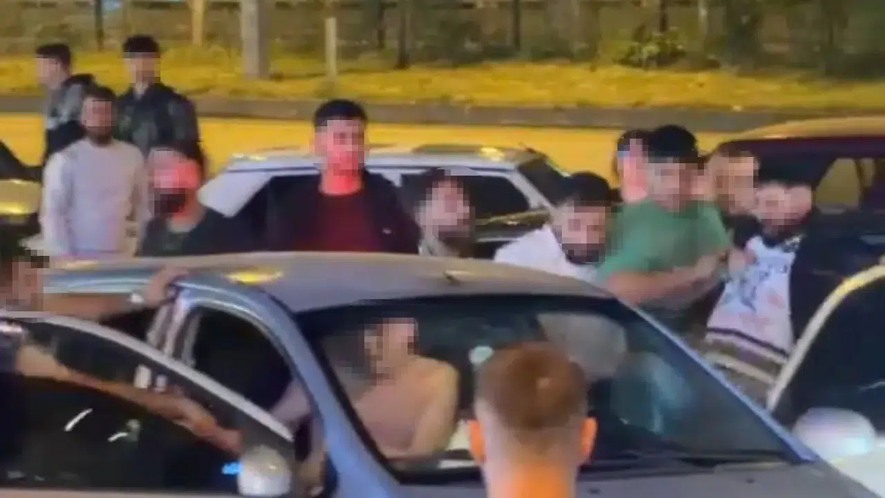 Araçtaki 2 kişiyi böyle darbettiler