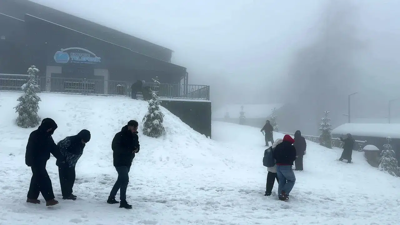 O şehirde bahar ayında kar kalınlığı 12 santimetreye ulaştı
