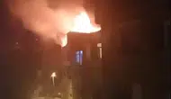 İstanbul'da korkutan patlama! 5 katlı binanın çatısında yangın çıktı