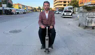 Trafikte seyir halindeki valiz ilgi odağı oldu