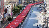 İzmir'de 350 metrelik bayrakla zafer yürüyüşü yapıldı
