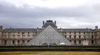 Louvre Müzesi’nde hırsızlık olayından sonra yeni skandal