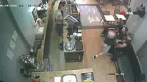 Kafe çalışanına yumruklu saldırı: Olay anı kamerada