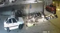 Kaldırımda uyuyan adamın üzerinden geçti