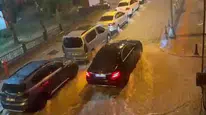 İstanbul'u sel altı: Yollar göle döndü