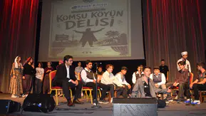 Konya'da sanatla taçlanan mezuniyet gecesi: Başaklı gençler ayakta alkışlandı