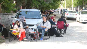 Konya'da kamp sandalyeleri sınav maratonunu beklemek için açıldı