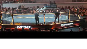 Yapay zekâ robotları MMA dövüşünde: Dünyada ilk kez yayınlanan görüntüler