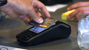 Sigarayı kredi kartıyla alanlar artık daha pahalı içecek