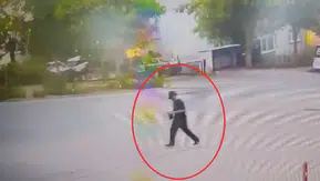Şapkalı hırsız 'Örümcek Adam' gibi tırmanıp evleri soydu