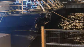 Deniz otobüsü iskeleye çarptı: Yolcuların panik anları kamerada