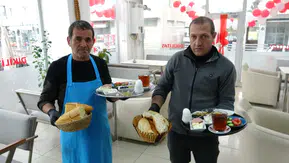 150 TL'lik serpme kahvaltı ilgi odağı: Gelen yer bulamıyor