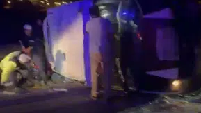 Tarım işçilerini taşıyan minibüs otomobille çarpıştı: 1 ölü, 7 yaralı