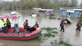 Bağ evinde sular altında kaldılar: Nefes kesen kurtarma operasyonu
