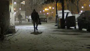 Nisan'da kara kış: Kar yağışı kenti beyaza bürüdü