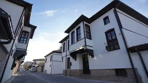 Konyalı vatandaşlar bu sokakta telefonlara sarılıyor: Nostalji yaşanıyor