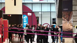 Paris’te alarm: Tren garında bıçaklı saldırgan vurularak durduruldu