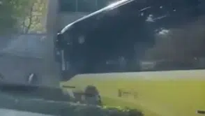 Kalp krizi geçirdi: İETT şoförü otobüsle kaldırıma çıktı