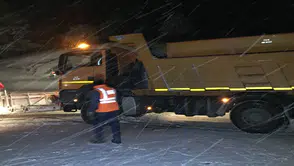 Konya-Antalya karayolunda kar yağışı: Kar kalınlığı 10 santimetreye aştı