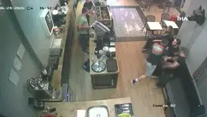 Kafe çalışanına yumruklu saldırı: Olay anı kamerada