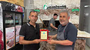 Konyalı gazetecinin hayatını esnaf kurtardı: Heimlich manevrası uyguladı