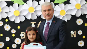Vali Akın, Öğrencilerin Karne Sevincine Ortak Oldu