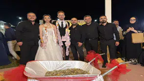 İlginç düğün takısı: 10 bin TL’lik madeni parayı el arabasıyla getirdiler