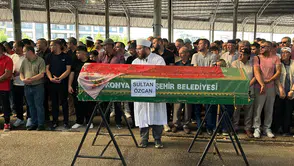 Konya'nın ‘Kırmızılı Kadını' son yolculuğuna uğurlandı